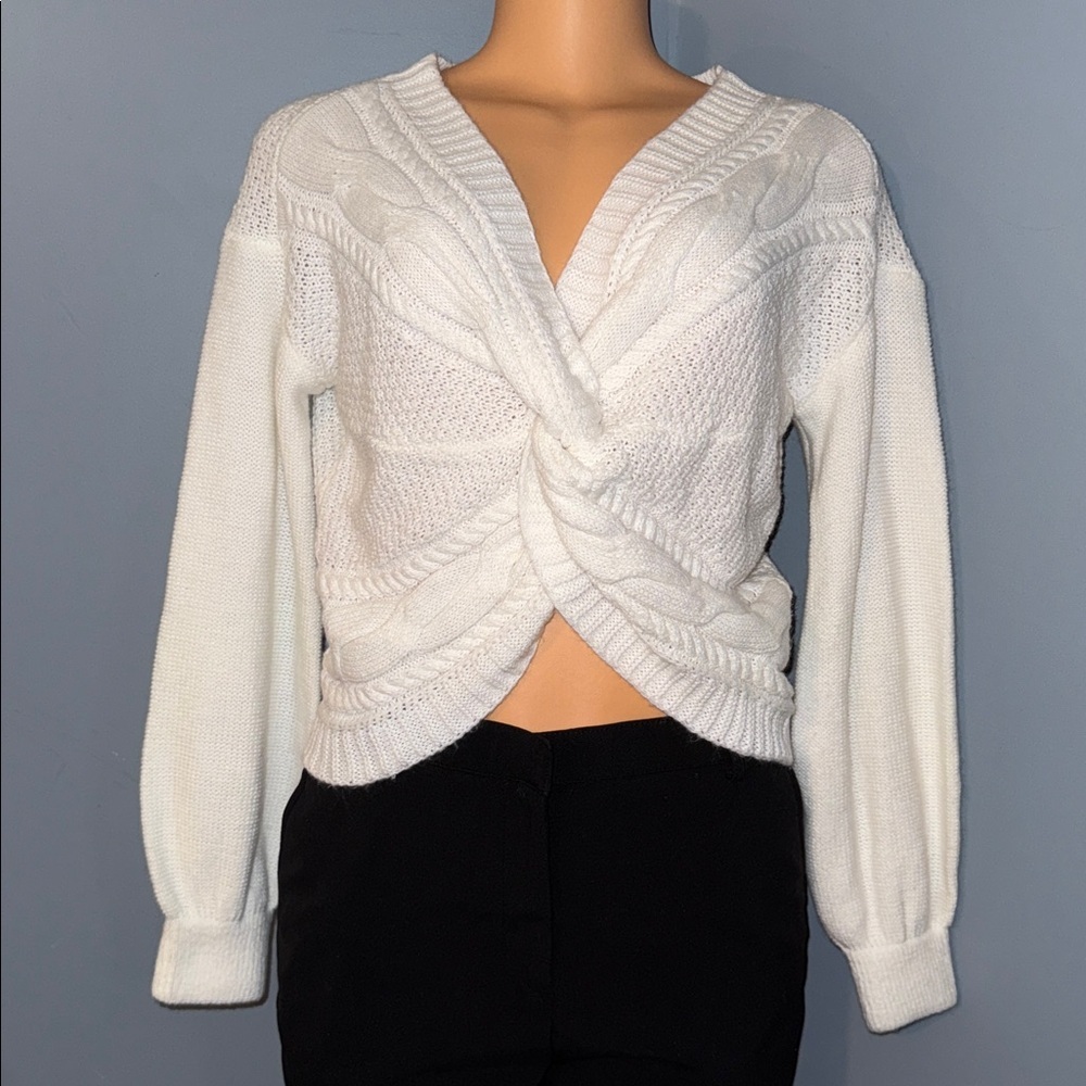 Almost Famous White Twist Front Cable Knit Sweater | Size Small